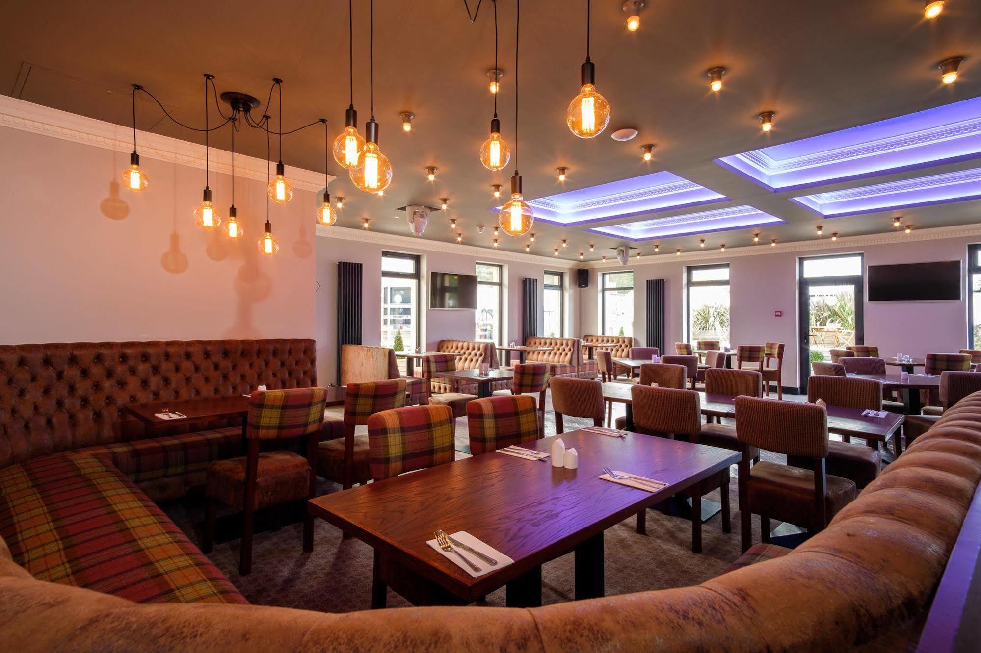 דנפרמליין Adamson Hotel מראה חיצוני תמונה