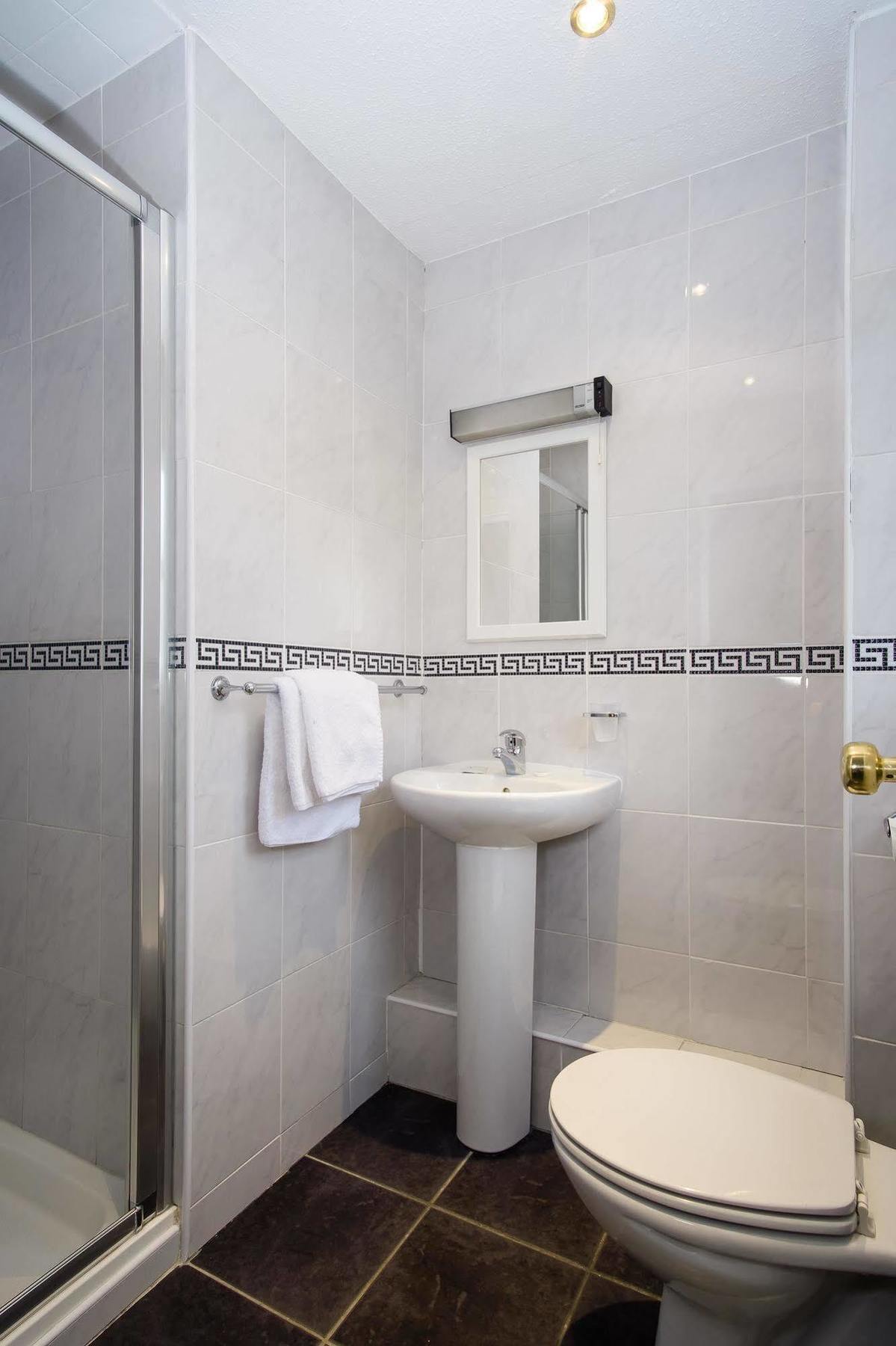 דנפרמליין Adamson Hotel מראה חיצוני תמונה
